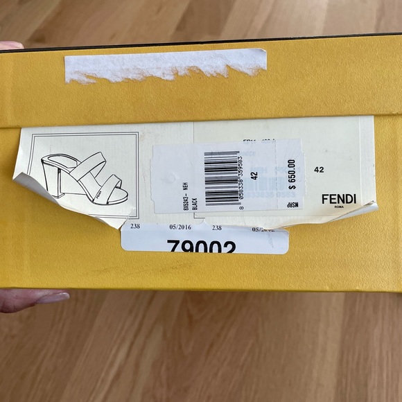 Fendi black patent leather slides Size 42 - Picture 7 of 7